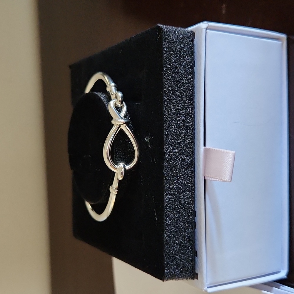 New Pandora Infinite Know bangle size 1